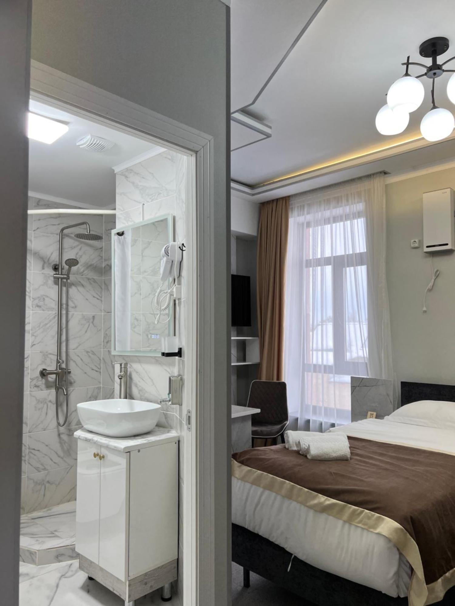 Mongu Hotel Karakol Eksteriør bilde