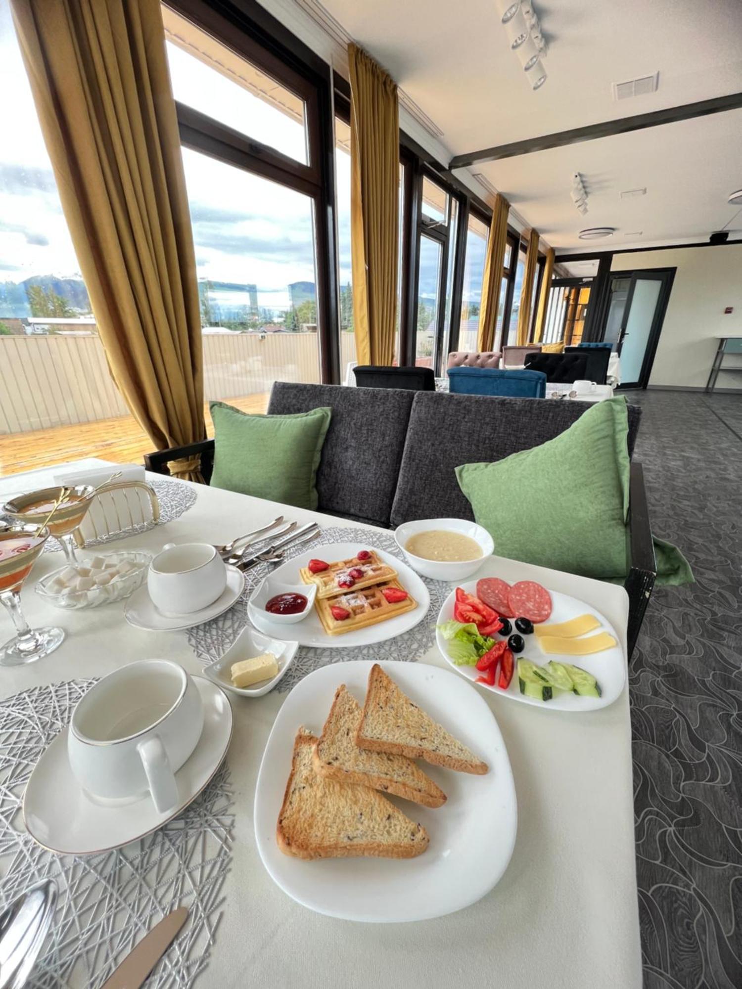 Mongu Hotel Karakol Eksteriør bilde